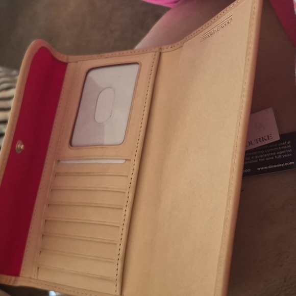 Dooney & Bourke Pink  Cream Chevron Satchel  Matching Wallet Brand New Tags - Picture 4 of 4